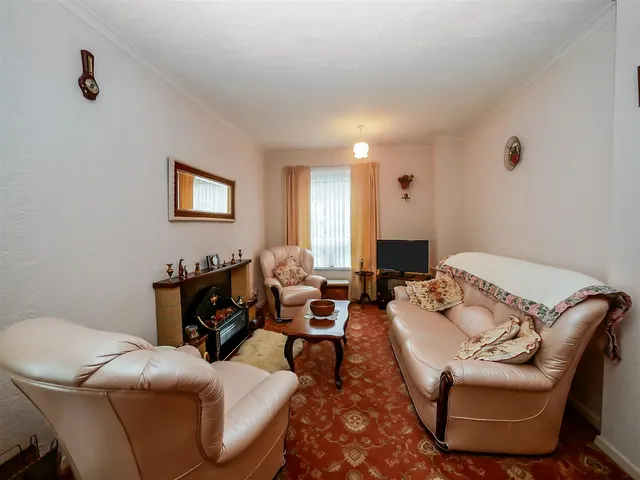 Off Belvoir Drive, Belfast, BT8, photo 3