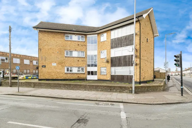 Rainham Road South, Dagenham, RM10, photo 1