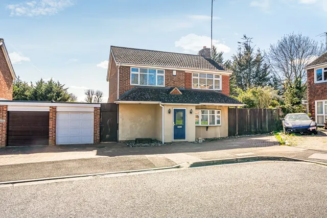 Grovebury Close, DA8, photo 1