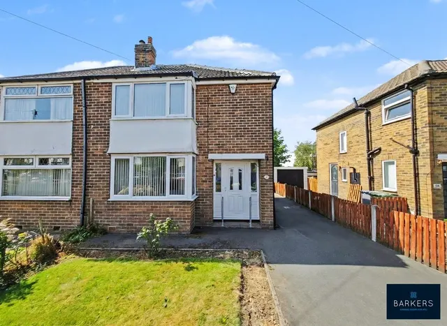 Kingsley Crescent, Birkenshaw BD11 2NL, photo 1