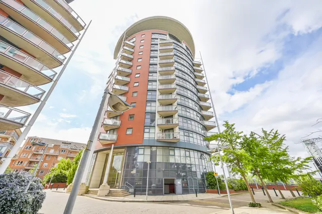 Flat 42 Orion Point, 7 Crews Street, London, photo 1