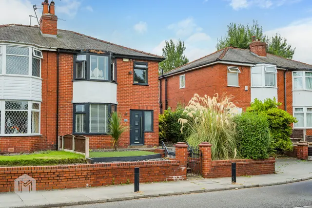 Bury Road, Tottington, Bury, BL8 3DT, photo 1