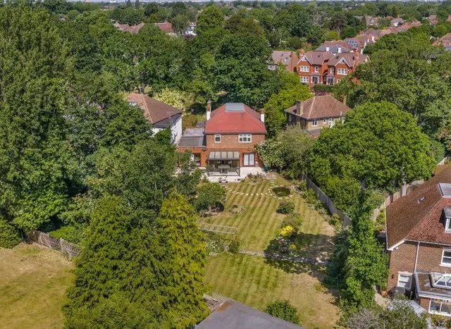 Manor Gardens, Hampton, TW12, photo 1