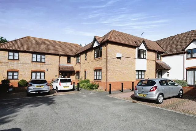 Photo 2 — Baddow Road, Chelmsford, Essex, CM2