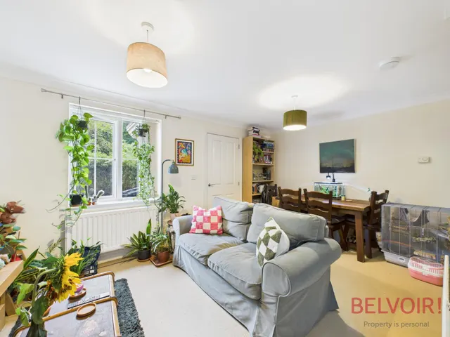 Photo 3 — Swindale Close, Nottingham, NG2