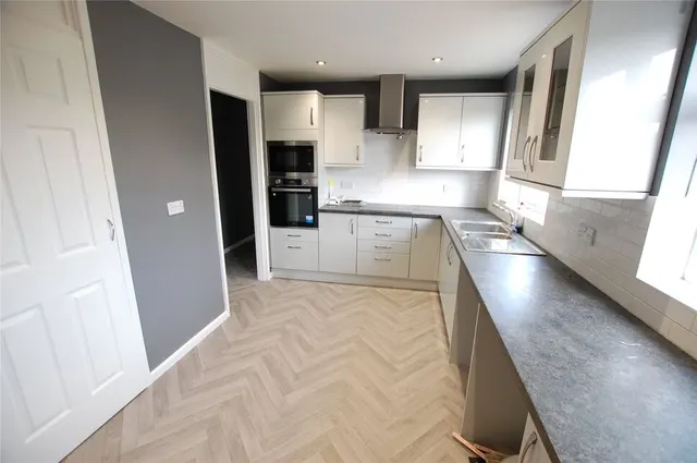 Hurricane Road, Bowerhill, SN12, photo 2