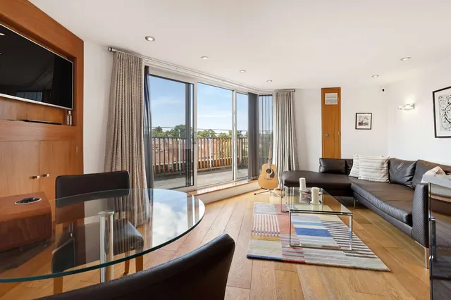 Belmont Road, London, W4 5UL, photo 1