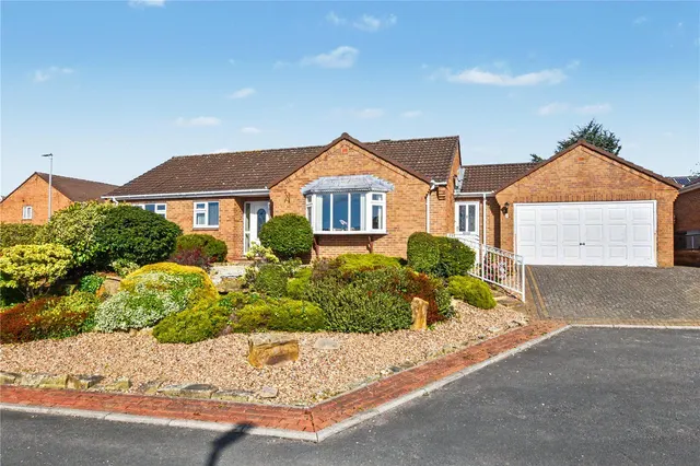 Hill Top Close, Tingley, WF3, photo 1