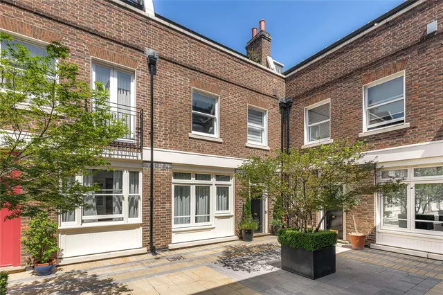 St. Michael's Mews, Belgravia, London, SW1W 8JZ, photo 1