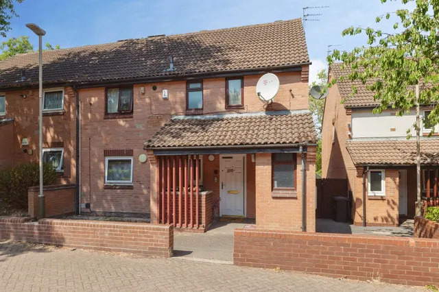 Ipswich Close, LEICESTER, photo 1