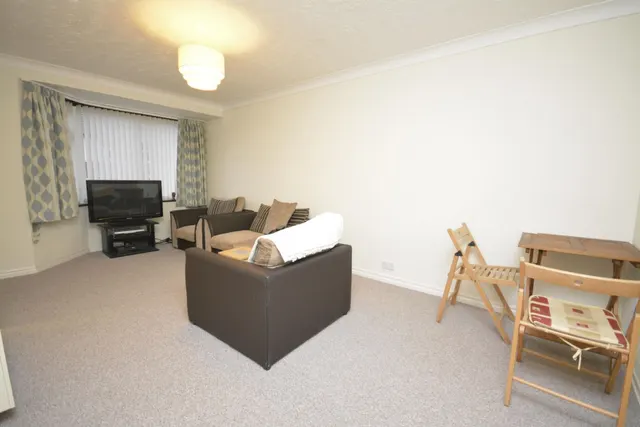 Lincoln Court Lower Robin Hood Lane, Frodsham, photo 2