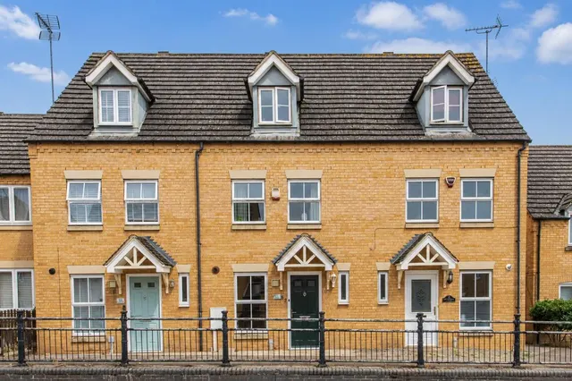 School Lane, Higham Ferrers, photo 1