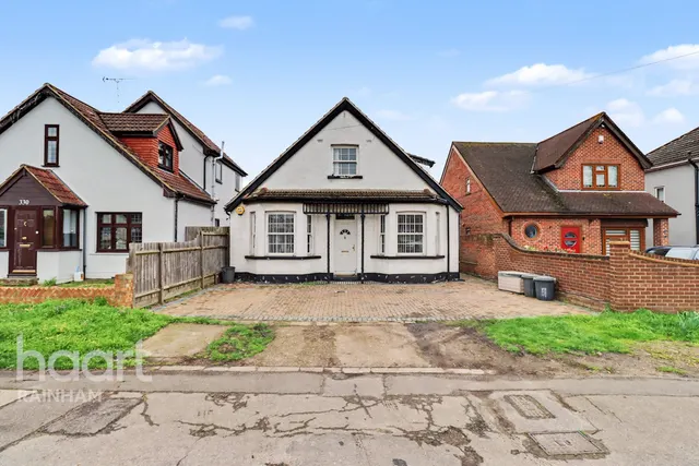 Upminster Road North, Rainham, RM13, photo 1