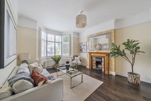 Camberley Avenue, Raynes Park, London, SW20, photo 1
