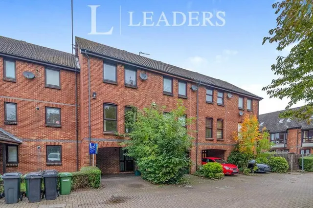 Farriers Close, Epsom, KT17, photo 1