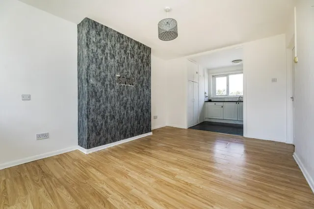 Yew Lane, Sheffield, S5, photo 3