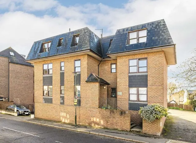Station Road, Hampton, TW12, photo 1