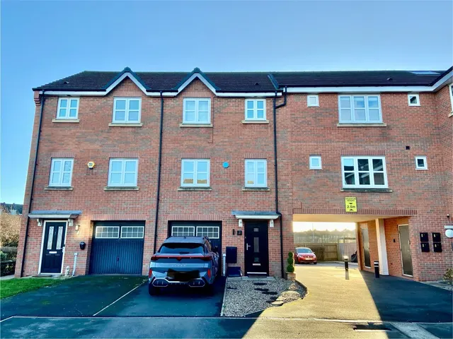 Fieldfare Close, Heysham, LA3, photo 1