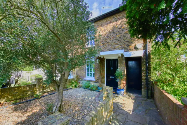 Park Road, Hampton Wick, KT1 4AY, photo 1