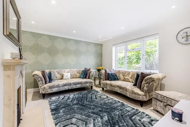 Owen Road, Shaw, RG14, photo 2