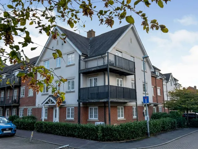 Wellesbourne Crescent, High Wycombe, HP13, photo 1