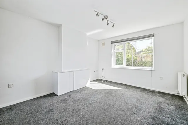 Photo 3 — Aidan Gardens, Nottingham, NG5