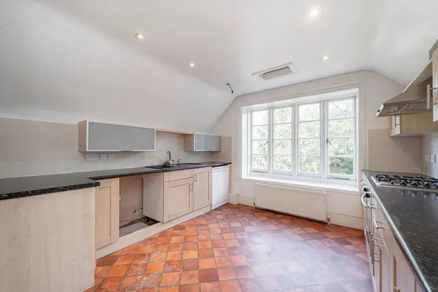 Queens Road, Weybridge, KT13, photo 3