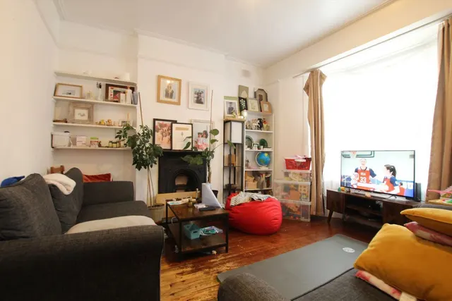 Grosvenor Road, W7, photo 2