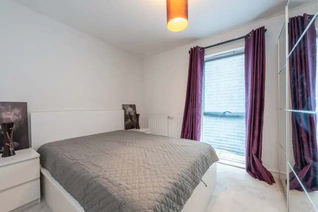 Photo 3 — 4 Crested Court, 3 Shearwater Drive, London