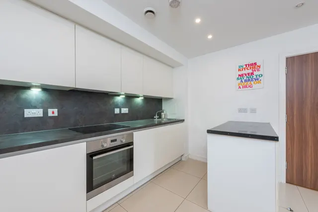 Photo 2 — 4 Crested Court, 3 Shearwater Drive, London