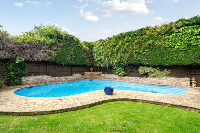 Photo 2 — The Crescent, SHEPPERTON, TW17