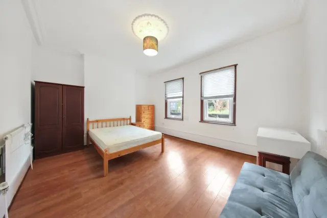 4 bedroom flat — Hazellville Road, Archway, N19
