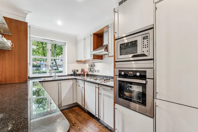 Photo 3 — Magnolia Lodge, Kensington Green, W8 5UT