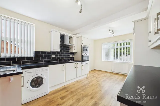 Photo 3 — Manor Farm Drive, Churwell, West Yorkshire, LS27