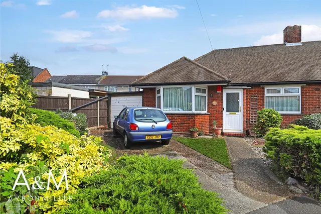 Meriden Close, Barkingside, Essex, Ilford, IG62HX, photo 1
