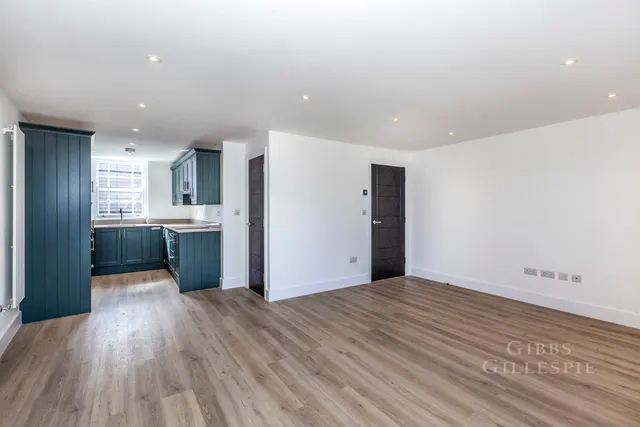 High Street, Uxbridge Fees Apply, UB8, photo 1