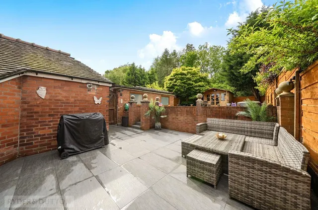 Rochdale Road, Middleton, M24, photo 3