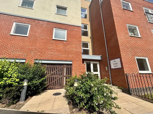 Hollands Road, Northwich, photo 1