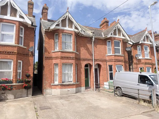 Harcourt Road, Uckfield, TN22 5DU, photo 1
