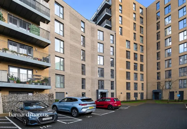 Manor Place, Feltham, TW14, photo 3