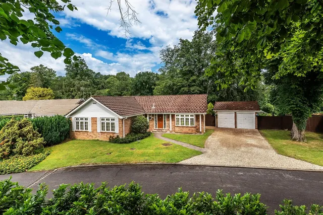 Leaside, Great Bookham, KT23, photo 1