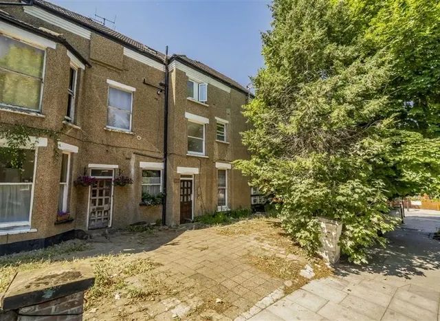 3 bedroom flat — Minster Road, Cricklewood, NW2
