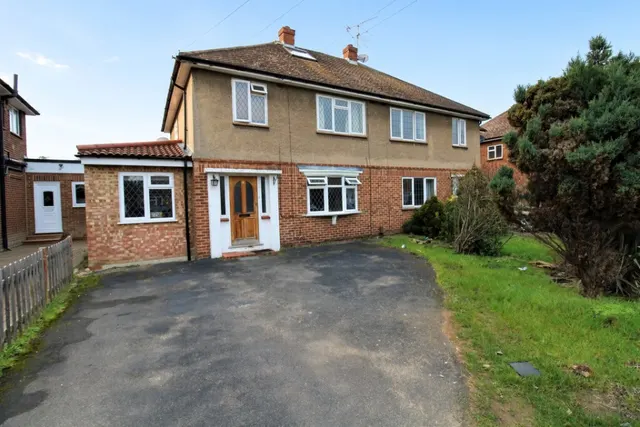 The Crescent, Egham, photo 1