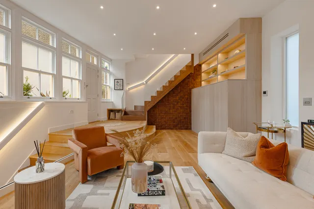 Lexham Mews, Kensington, W8, photo 2