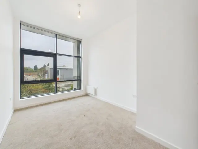 Lakeside Close, Staines-upon-Thames, photo 3