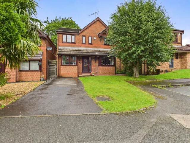Firethorn Drive, Godley, SK14, photo 1