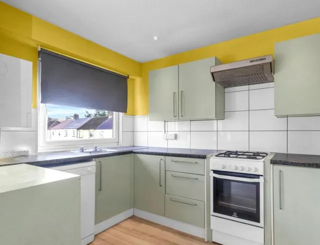 Cowper Gardens, Southgate, N14, photo 3