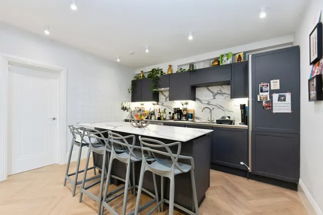 Epsom Road, Guildford, GU1, photo 2