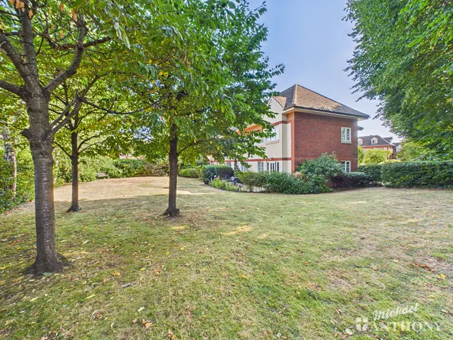 Photo 3 — Coy Court, Aylesbury, HP20 1JJ