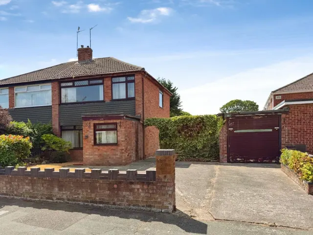Painswick Road, Great Sutton, CH66, photo 1
